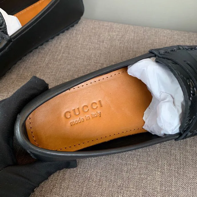Batch 740💰[strong][strong][strong] Original order quality Gucci Gucci counter new model Handmade men's driving shoes Beanie shoes Slip-on shoes Lazy shoes, exquisite hand-made stitching The workmanship details are comparable to the counter Italian embossed cowhide Water-dyed cowhide lining Tree paste leather feet Waterproof and wear-resistant rubber outsole Sweat-absorbent and odor-proof Big red Dark blue off-white Black 39-44 large quantities in stock (38, 45 custom-made)